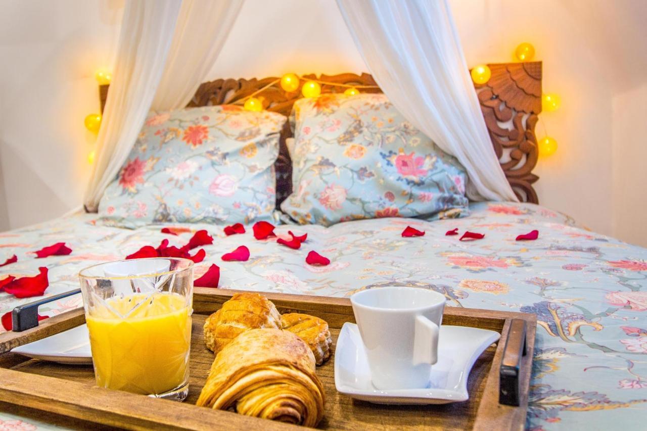 Jacuzzi - La Petite Romantique - Flobnb Λον Εξωτερικό φωτογραφία