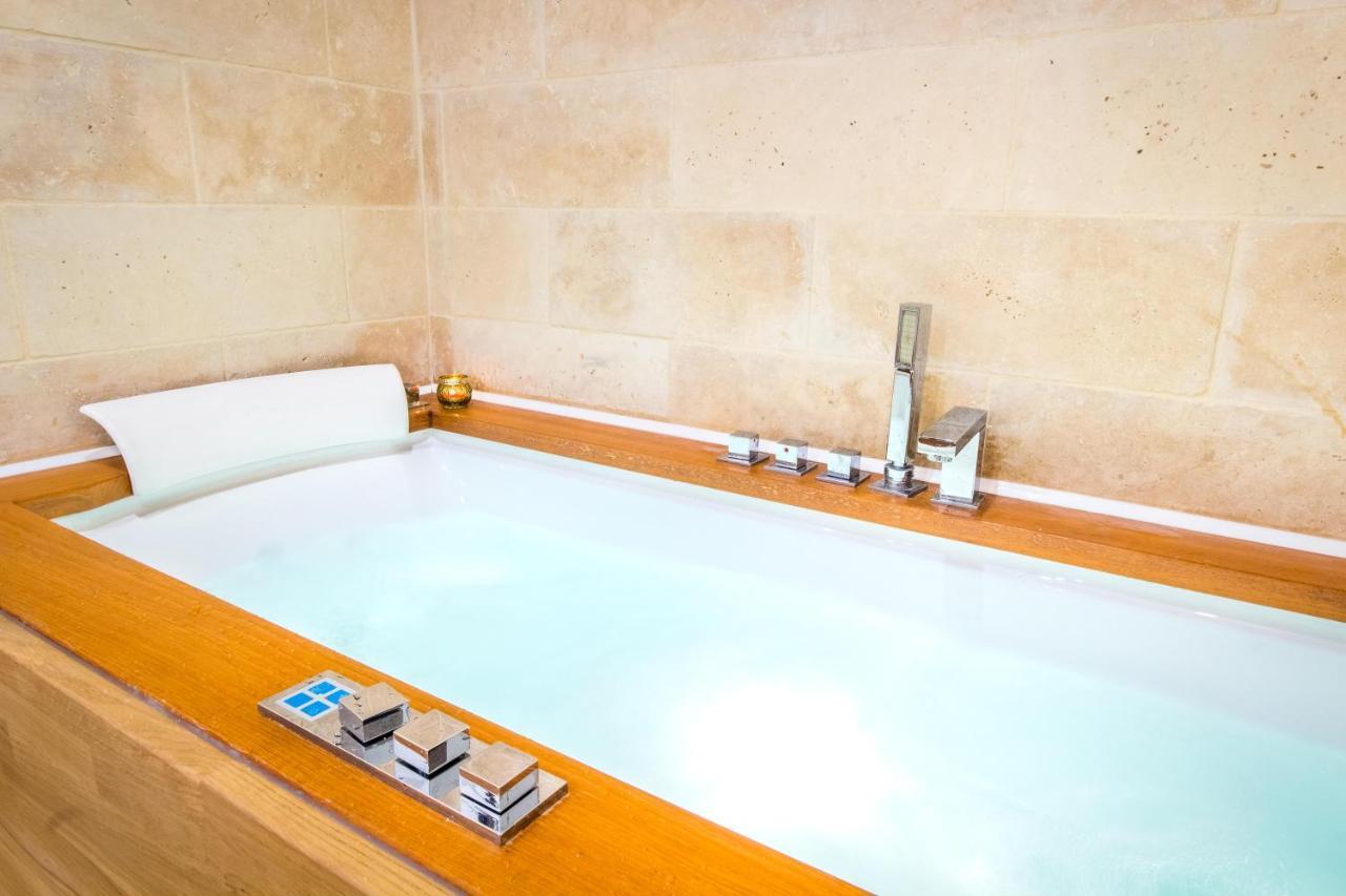 Jacuzzi - La Petite Romantique - Flobnb Λον Εξωτερικό φωτογραφία